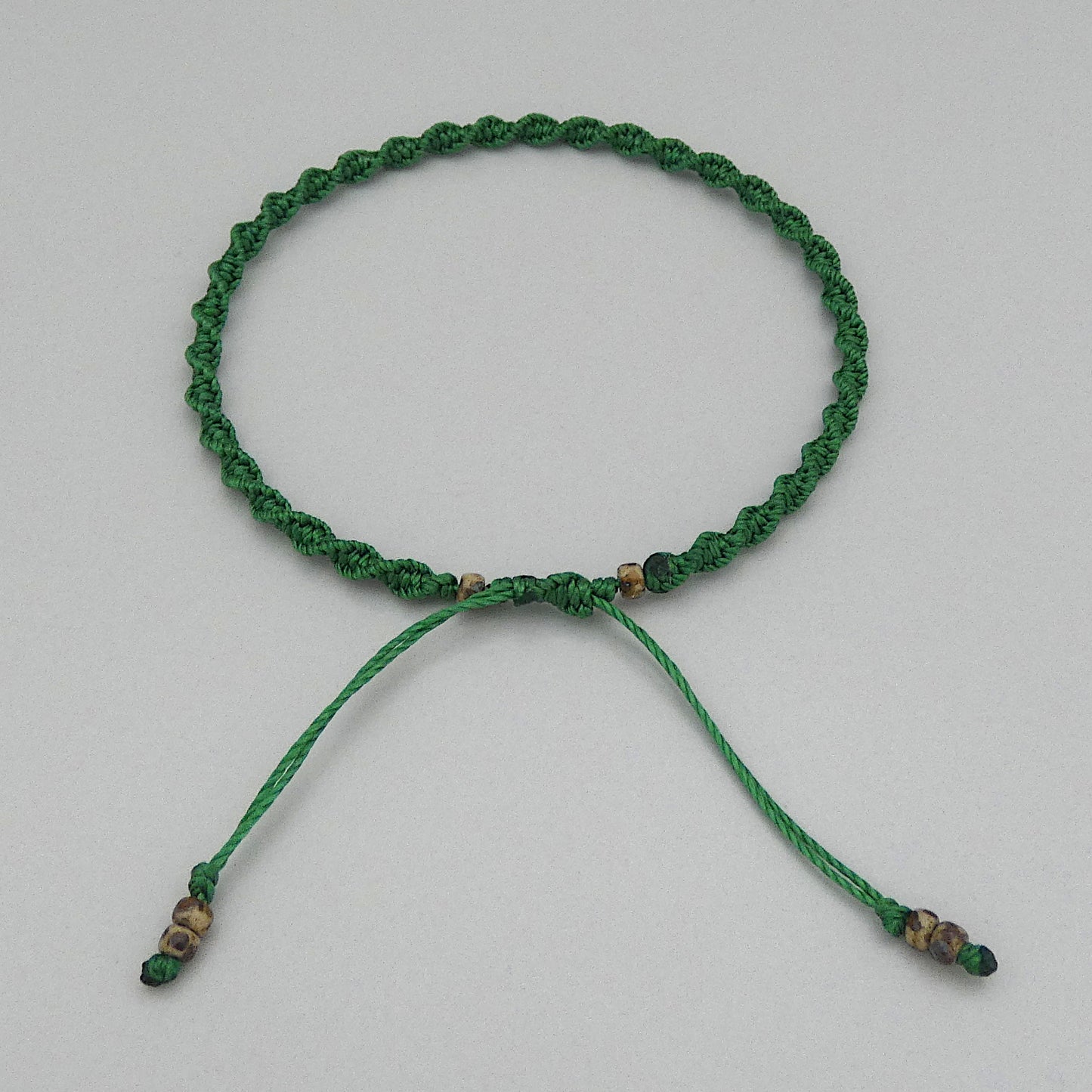 Christmas Green Macramé Bracelet – Handmade Spiral Bracelet, Forest Boho Jewellery, Adjustable Gift for Her UK