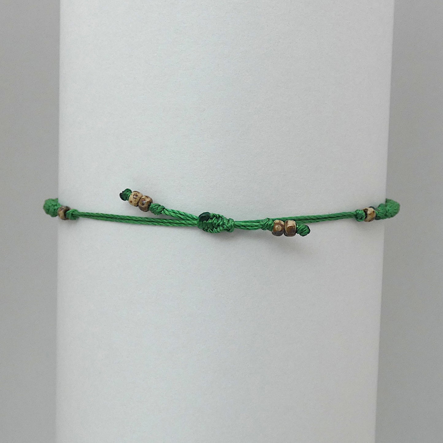 Christmas Green Macramé Bracelet – Handmade Spiral Bracelet, Forest Boho Jewellery, Adjustable Gift for Her UK