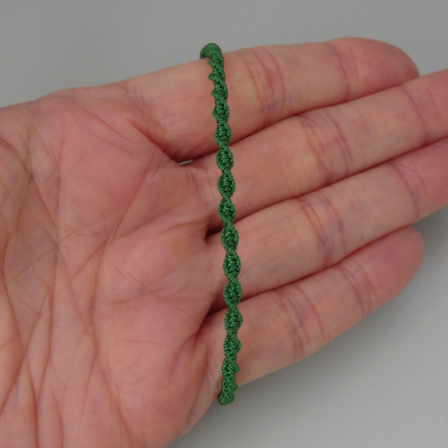 Christmas Green Macramé Bracelet – Handmade Spiral Bracelet, Forest Boho Jewellery, Adjustable Gift for Her UK