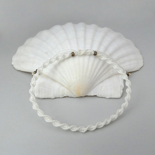 White Macramé Bracelet – Handmade Spiral Knot Bracelet, Minimalist Boho Jewellery, Adjustable Gift for Women UK