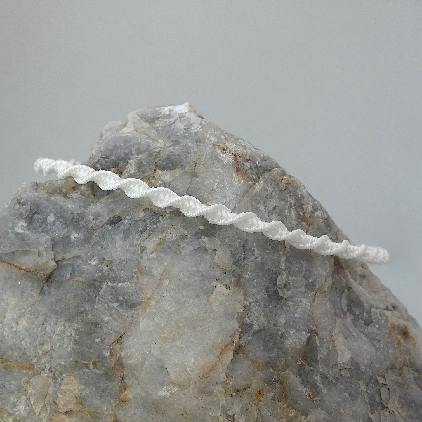 White Macramé Bracelet – Handmade Spiral Knot Bracelet, Minimalist Boho Jewellery, Adjustable Gift for Women UK